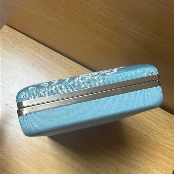 Vintage Travel Clamshell jewelry box with mirror 💍🩵 - Picture 16 of 17